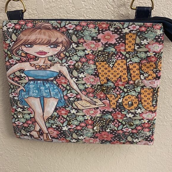 🌺💎A RARE CROSSBODY BAG!!   - Picture 1 of 7